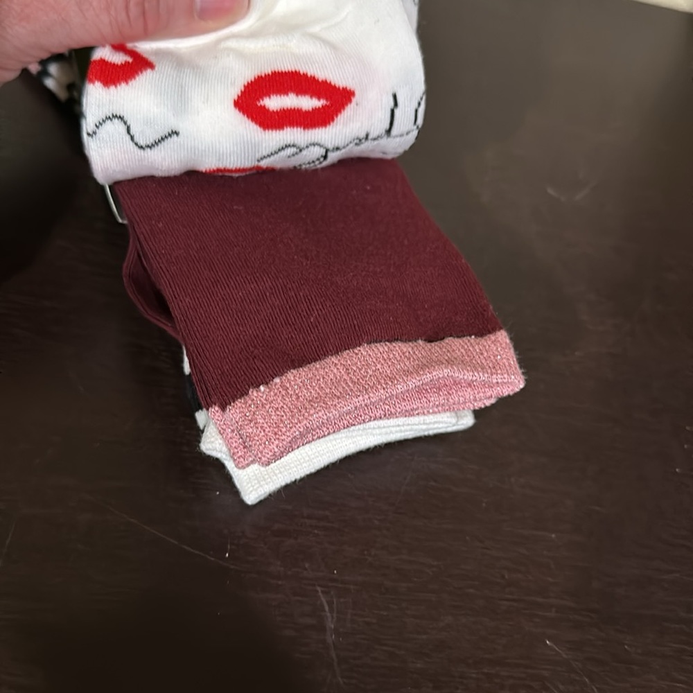 NWT Kate Spade kiss print socks - Picture 3 of 4